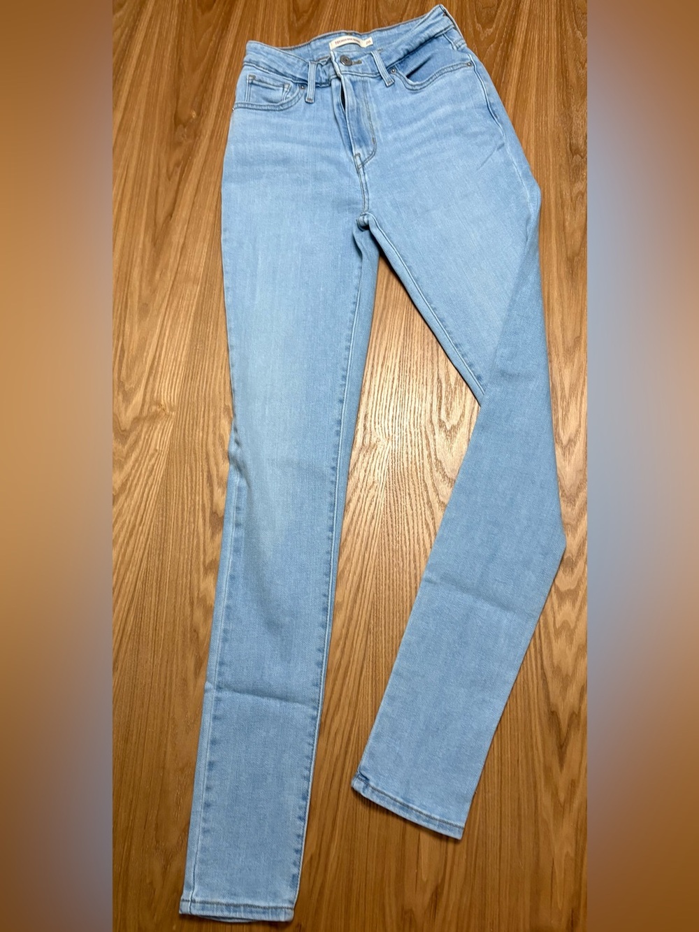Levi's Light Wash Skinny Jeans - Women's